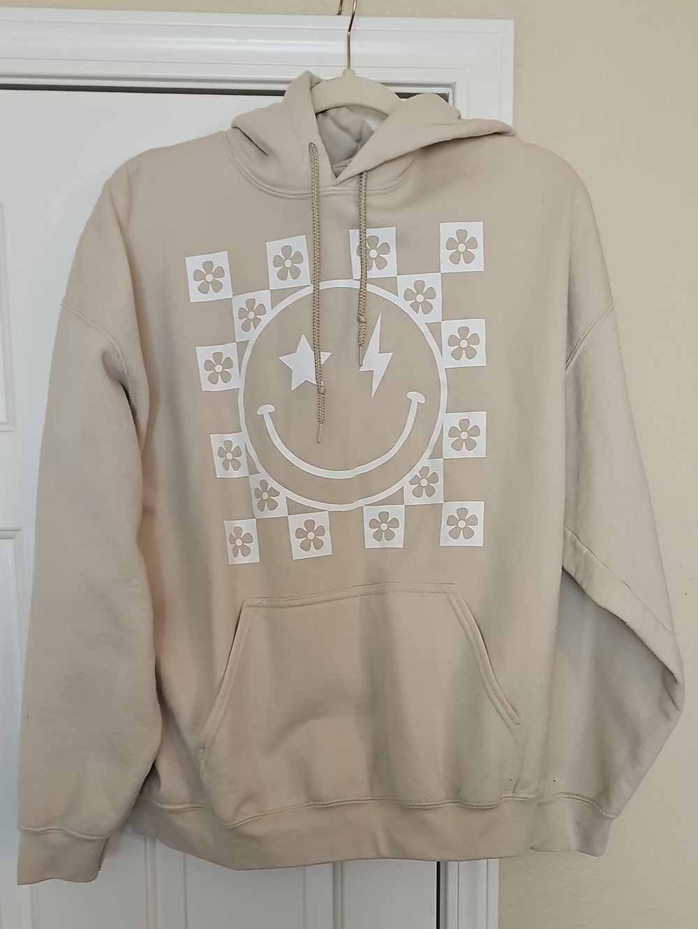 Gildan Beige Graphic Hoodie with Smiley Face and Checkerboard Flowers